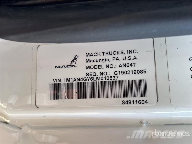 Mack AN64T 6x4 T/A Sleeper Truck Tractor Sadulveokid