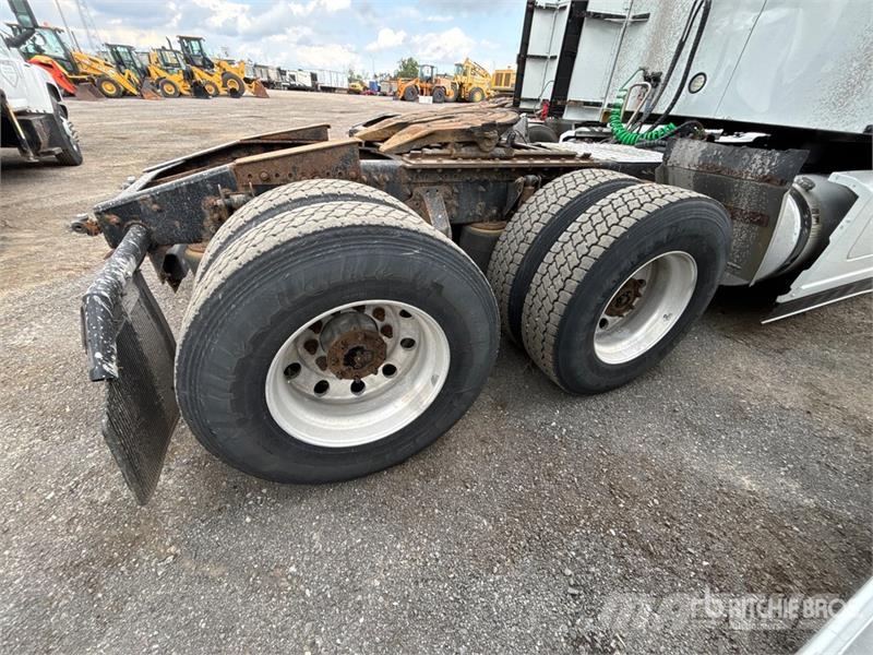 Mack AN64T 6x4 T/A Sleeper Truck Tractor Тягачі