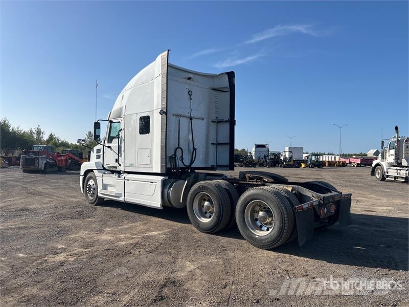 Mack AN64T 6x4 T/A Sleeper Truck Tractor Тягачі