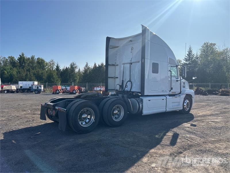 Mack AN64T 6x4 T/A Sleeper Truck Tractor Тягачі