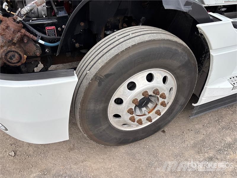 Mack AN64T 6x4 T/A Sleeper Truck Tractor Тягачі