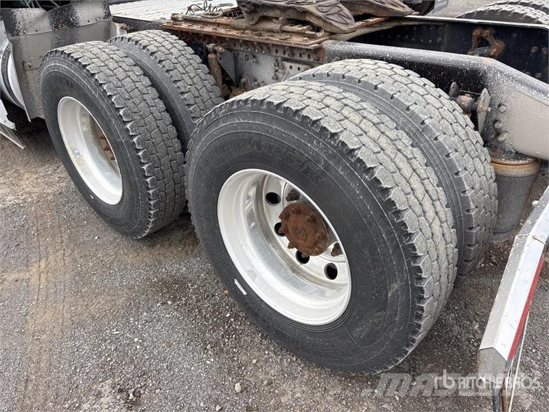 Mack AN64T 6x4 T/A Sleeper Truck Tractor 曳引機組件