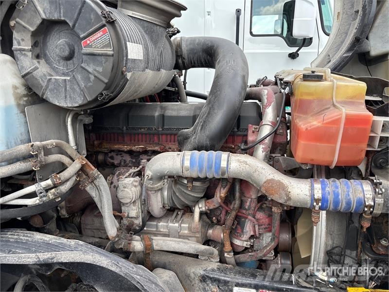 Mack AN64T 6x4 T/A Sleeper Truck Tractor Тягачі