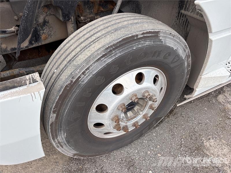 Mack AN64T 6x4 T/A Sleeper Truck Tractor 曳引機組件