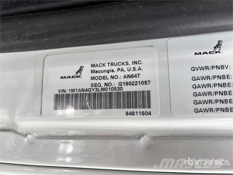 Mack AN64T 6x4 T/A Sleeper Truck Tractor Тягачі