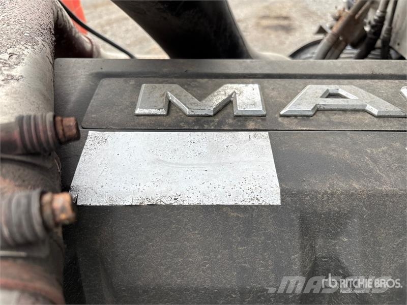 Mack AN64T 6x4 T/A Sleeper Truck Tractor Тягачі