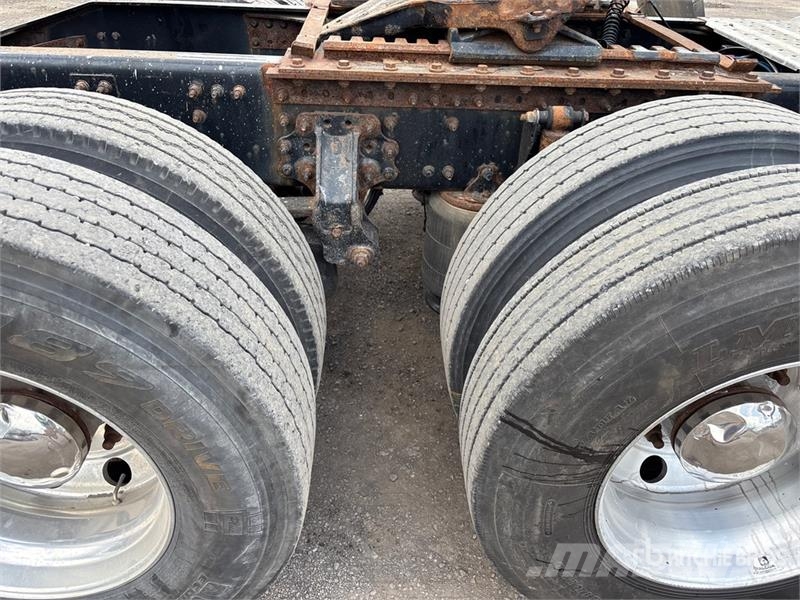 Mack AN64T 6x4 T/A Sleeper Truck Tractor Тягачі