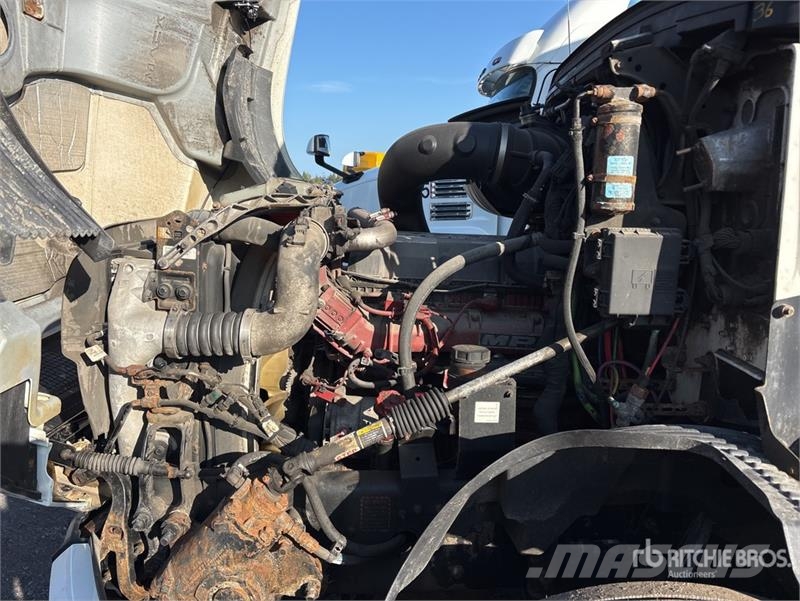 Mack AN64T 6x4 T/A Sleeper Truck Tractor Sadulveokid