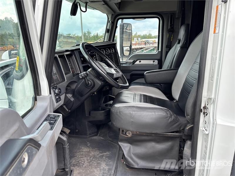 Mack AN64T 6x4 T/A Sleeper Truck Tractor Тягачі