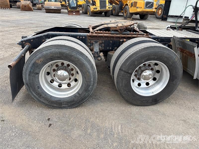 Mack AN64T 6x4 T/A Sleeper Truck Tractor Тягачі