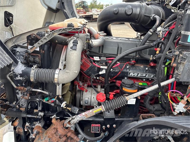 Mack AN64T 6x4 T/A Sleeper Truck Tractor Тягачі