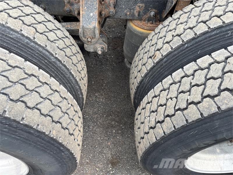 Mack AN64T 6x4 T/A Sleeper Truck Tractor Тягачі