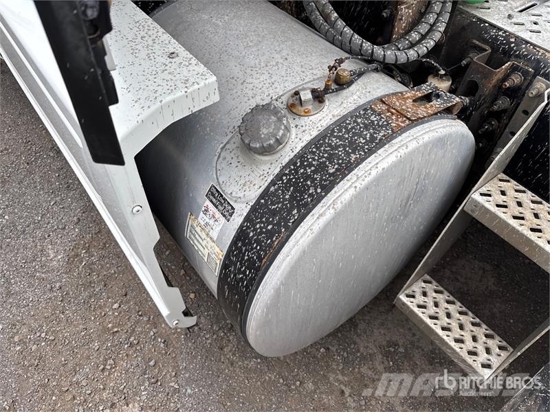 Mack AN64T 6x4 T/A Sleeper Truck Tractor Тягачі