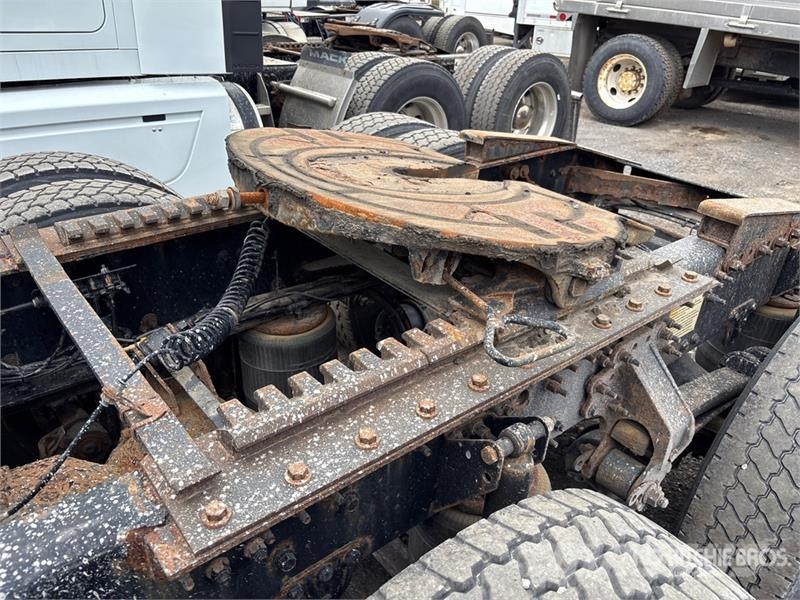 Mack AN64T 6x4 T/A Sleeper Truck Tractor Тягачі