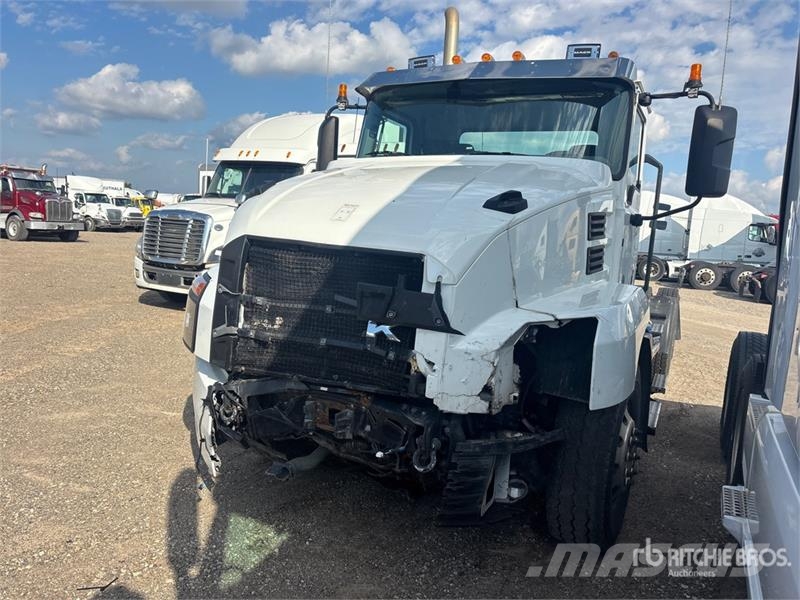 Mack Anthem 6x4 T/A Day Cab Truck Tractor (Inoperable) Truck Tractor Units