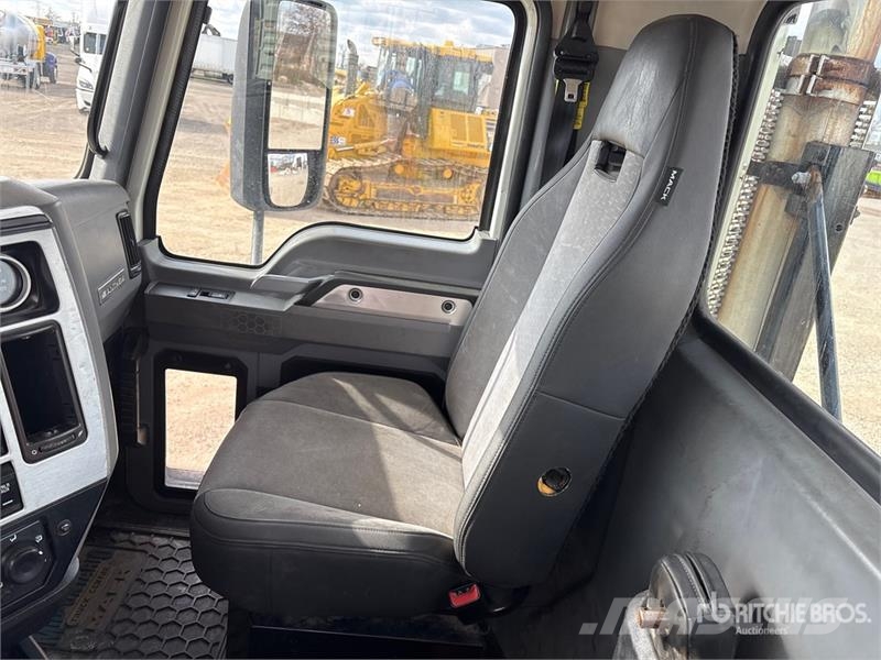 Mack Anthem 6x4 T/A Day Cab Truck Tractor Vilcēji