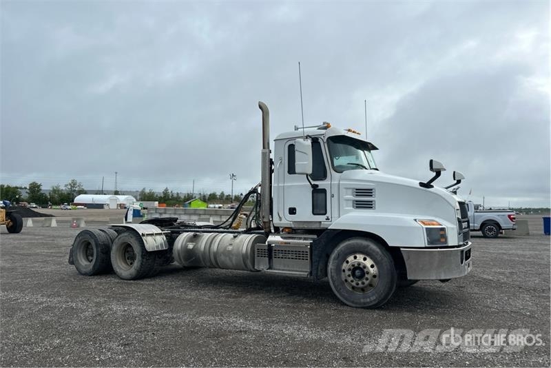 Mack Anthem 6x4 T/A Day Cab Truck Tractor Autotractoare