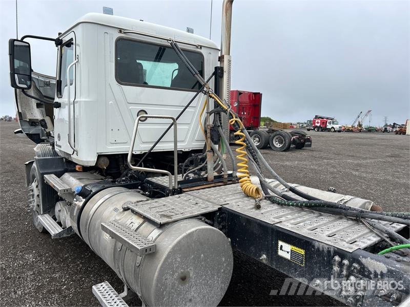 Mack Anthem 6x4 T/A Day Cab Truck Tractor Autotractoare