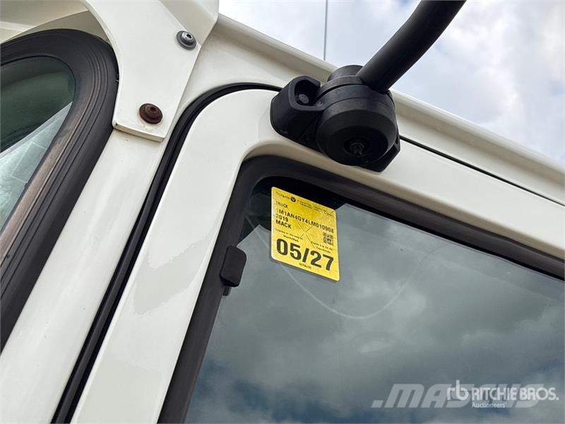 Mack Anthem 6x4 T/A Day Cab Truck Tractor Vilcēji