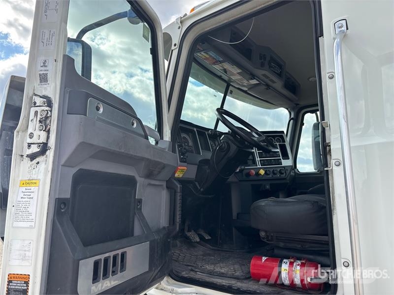 Mack Anthem 6x4 T/A Day Cab Truck Tractor Vilcēji