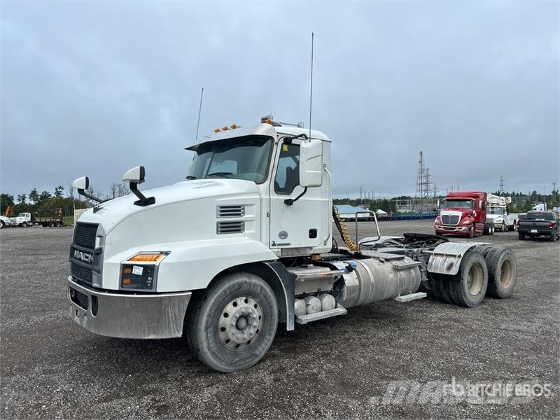 Mack Anthem 6x4 T/A Day Cab Truck Tractor Autotractoare