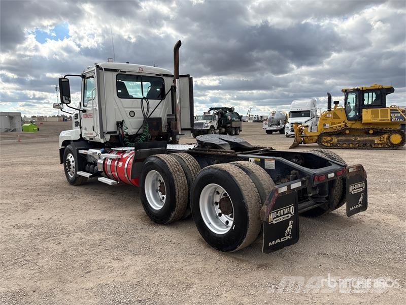Mack Anthem 6x4 T/A Day Cab Truck Tractor Vilcēji