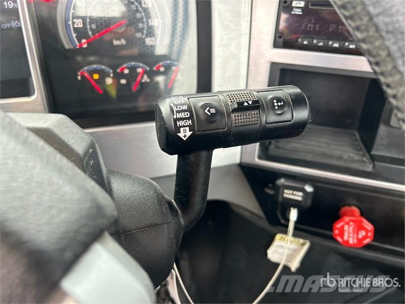 Mack Anthem 6x4 T/A Day Cab Truck Tractor Autotractoare