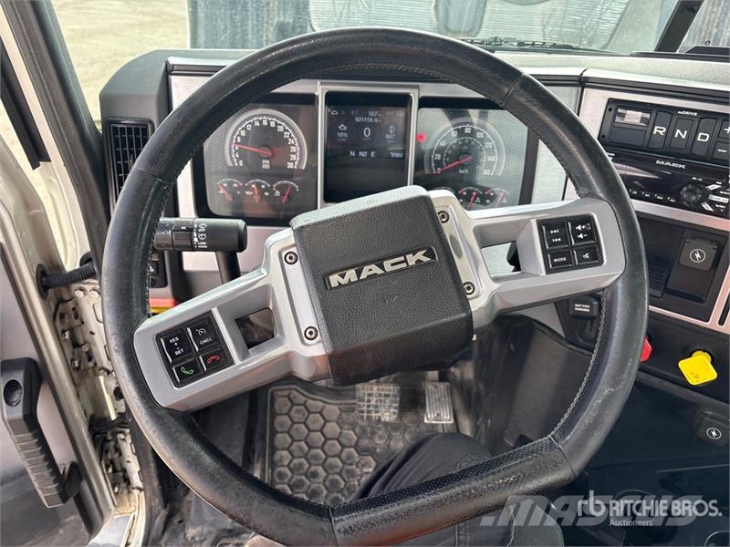 Mack Anthem 6x4 T/A Day Cab Truck Tractor Vilcēji
