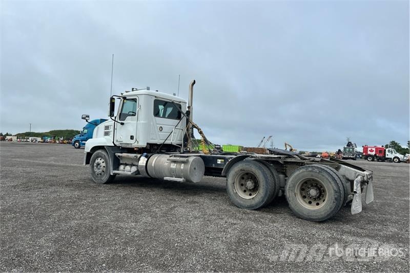 Mack Anthem 6x4 T/A Day Cab Truck Tractor Autotractoare