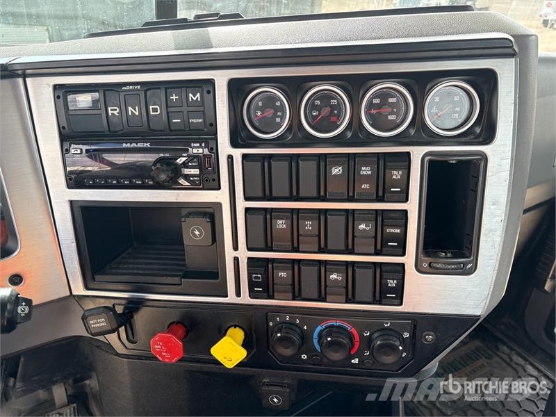 Mack Anthem 6x4 T/A Day Cab Truck Tractor Vilcēji