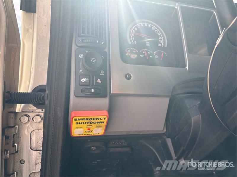Mack Anthem 6x4 T/A Day Cab Truck Tractor Vilcēji