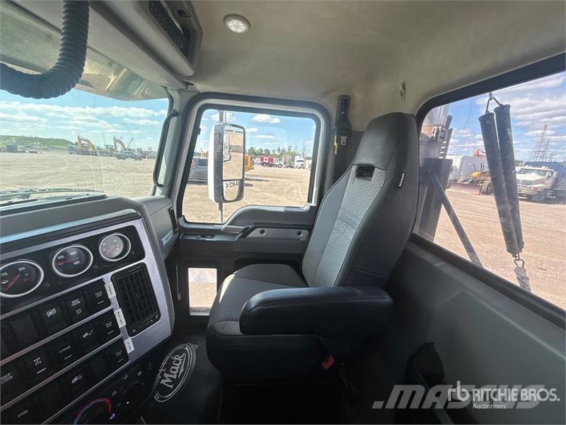 Mack Anthem 6x4 T/A Day Cab Truck Tractor Truck Tractor Units