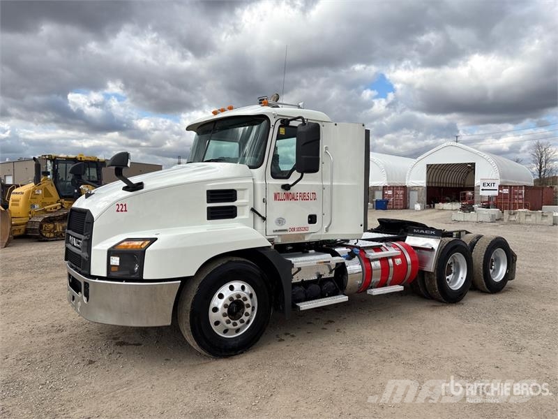 Mack Anthem 6x4 T/A Day Cab Truck Tractor Vilcēji
