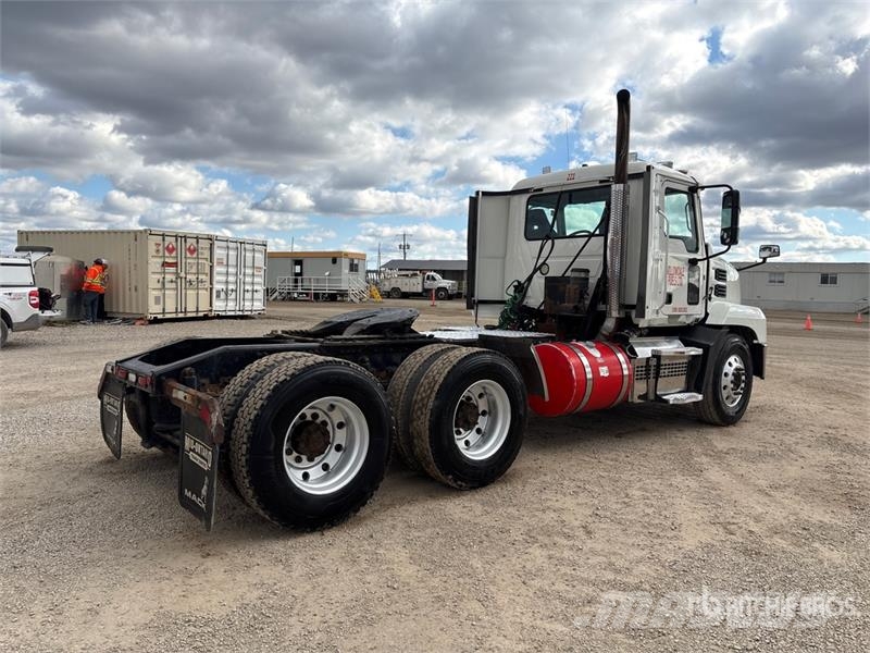 Mack Anthem 6x4 T/A Day Cab Truck Tractor Vilcēji