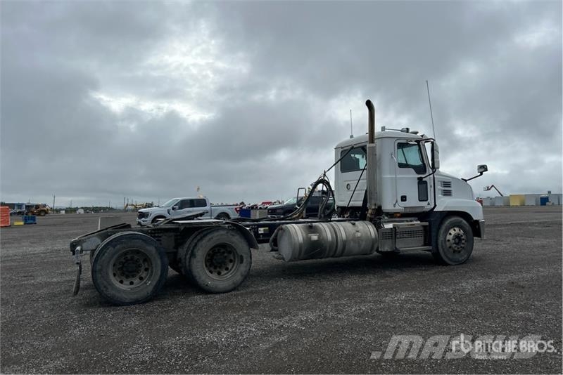 Mack Anthem 6x4 T/A Day Cab Truck Tractor Autotractoare