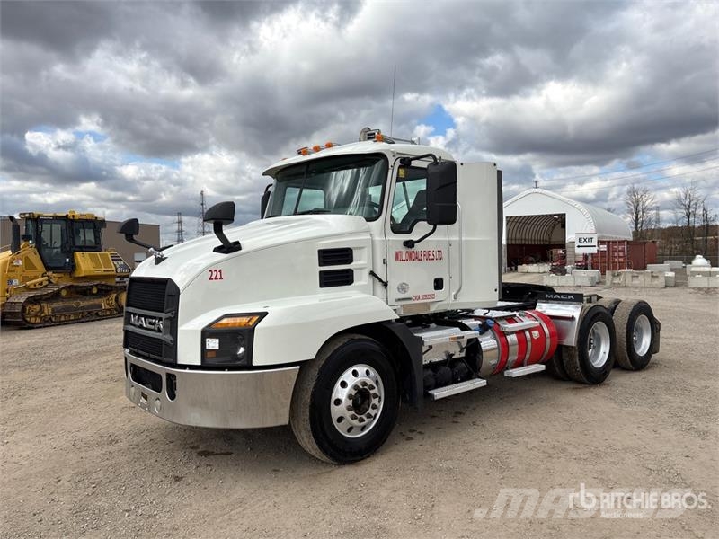 Mack Anthem 6x4 T/A Day Cab Truck Tractor Vilcēji