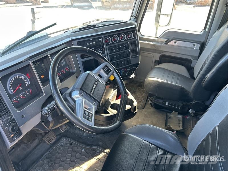 Mack Anthem 6x4 T/A Sleeper Truck Tractor (Inoperable) Trekkvogner
