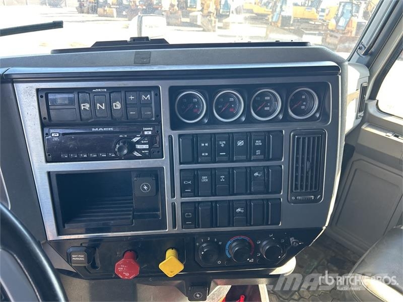 Mack Anthem 6x4 T/A Sleeper Truck Tractor (Inoperable) Trekkvogner