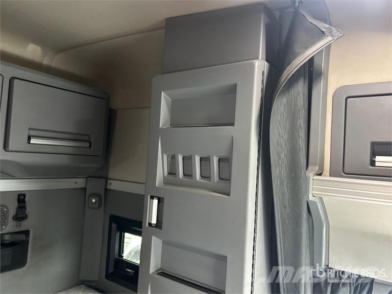 Mack Anthem 6x4 T/A Sleeper Truck Tractor Tractor Units