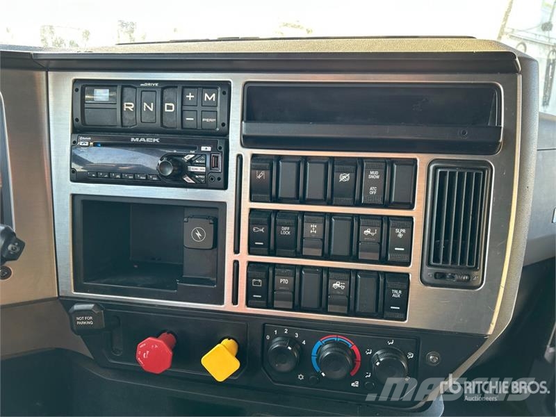 Mack Anthem 6x4 T/A Sleeper Truck Tractor Vilcēji