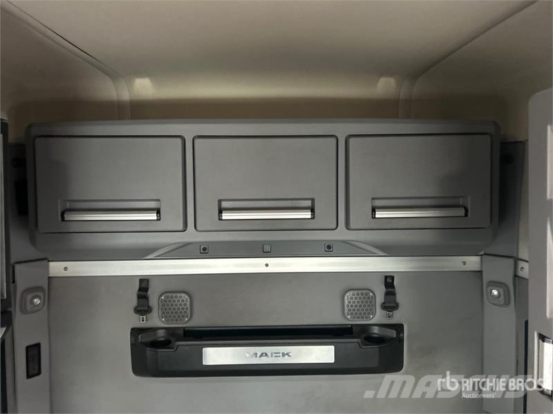 Mack Anthem 6x4 T/A Sleeper Truck Tractor Tractor Units