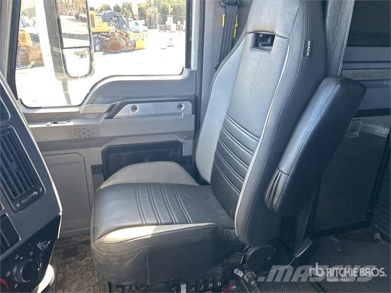 Mack Anthem 6x4 T/A Sleeper Truck Tractor (Inoperable) Trekkvogner