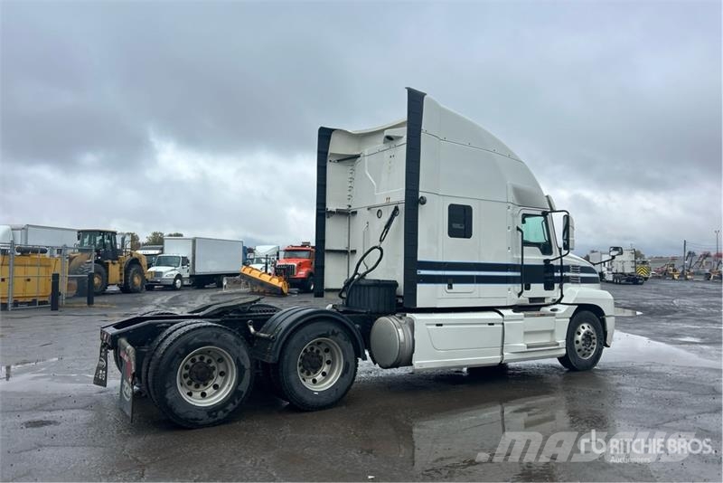 Mack Anthem 6x4 T/A Sleeper Truck Tractor Tractor Units