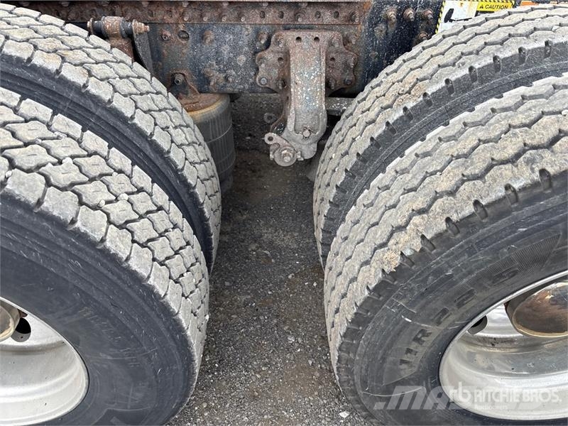 Mack Anthem 6x4 T/A Sleeper Truck Tractor Cabezas tractoras