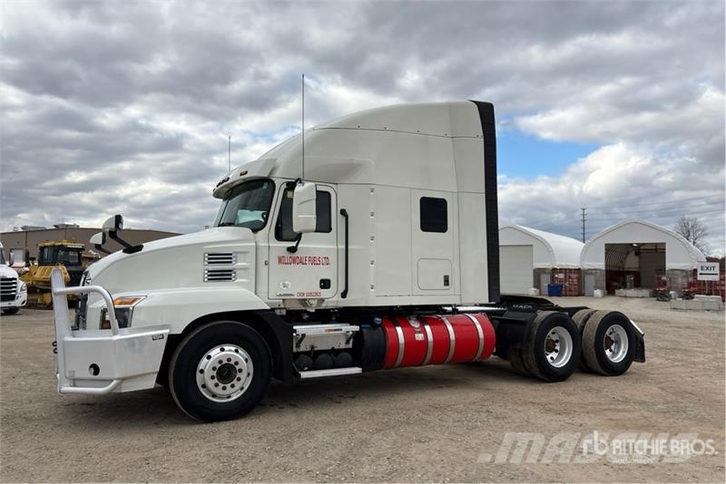 Mack Anthem 6x4 T/A Sleeper Truck Tractor Vlačilci