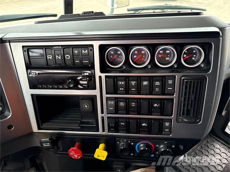Mack Anthem 6x4 T/A Sleeper Truck Tractor Vlačilci