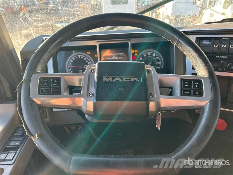 Mack Anthem 6x4 T/A Sleeper Truck Tractor Vilcēji