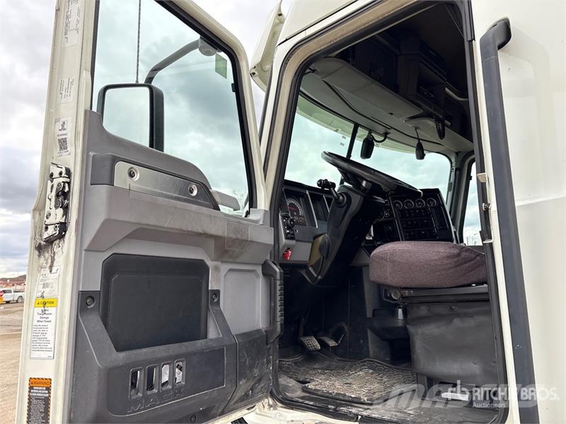 Mack Anthem 6x4 T/A Sleeper Truck Tractor Vlačilci