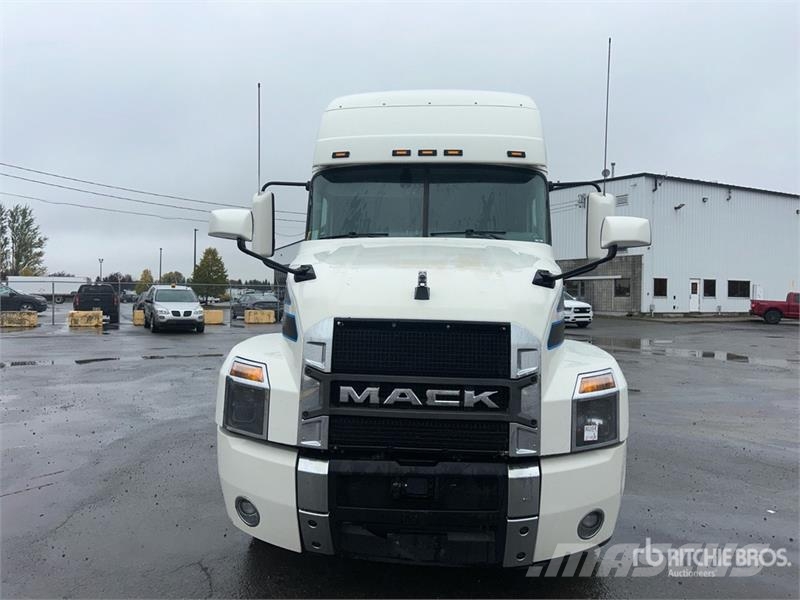 Mack Anthem 6x4 T/A Sleeper Truck Tractor Tractor Units