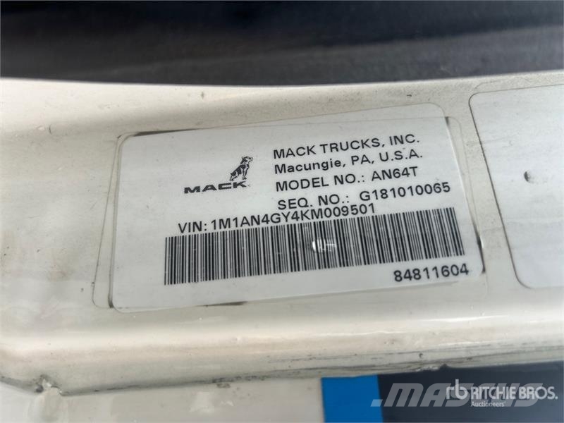 Mack Anthem 6x4 T/A Sleeper Truck Tractor Tractor Units